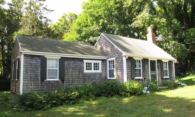 Westport Point Cottage | Peaceful hideaway on Westport Point