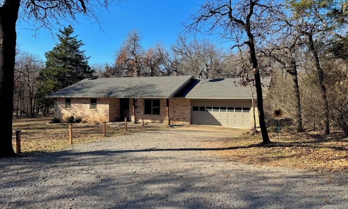 Edmond House | Peaceful Home Between Edmond & Guthrie + Minutes Away From I35 & Lazy E Arena