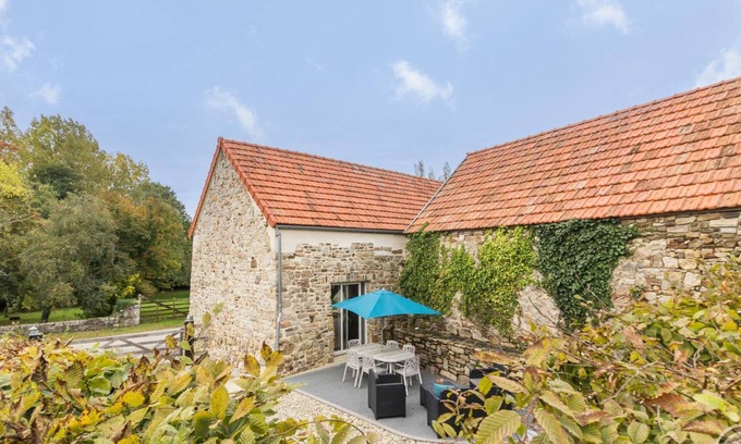 Besneville Cottage | Peaceful house with private terrace and enclosed garden near Cotentin beaches