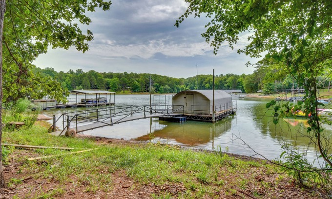 Gumlog House | Peaceful Lake Hartwell Gem w/Boat Dock