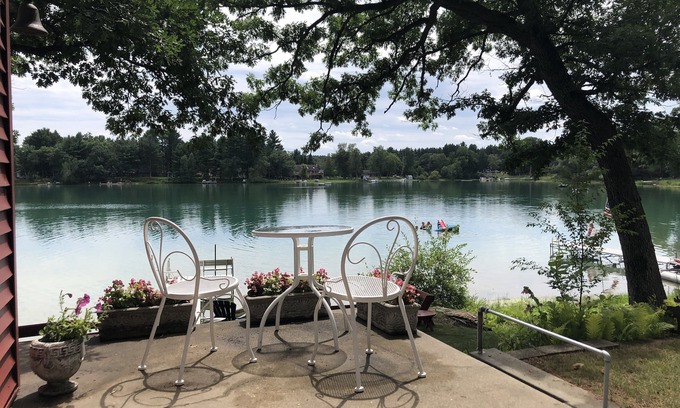 Wild Rose House | Peaceful Lake Home on Crystal Clear Water- Sunday to Sunday rental