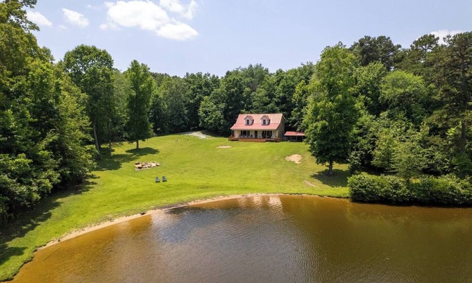 Hurdle Mills House | Peaceful Lakefront Retreat