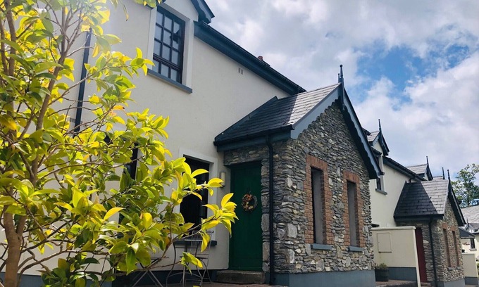 Kenmare House | Peaceful location close to the sea and just a 15 minute stroll into Kenmare