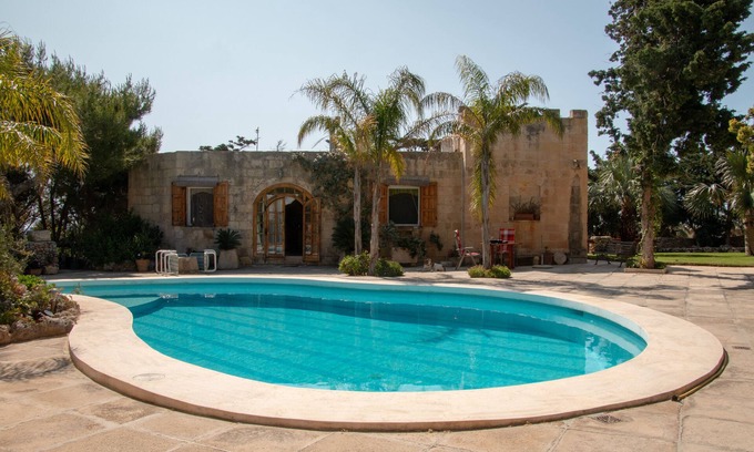 Wardija Cottage | Peaceful location in Wardija near St Pauls Bay- Large Pool and Extensive Gardens