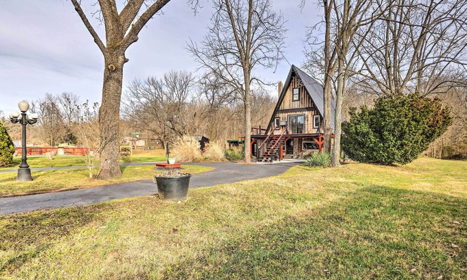 Mount Sterling Cabin | Peaceful Mt Sterling Cabin: Deck & Fire Pit!