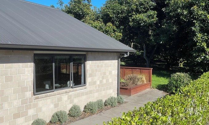 Omanawa Cabin | Peaceful Orchard Location - only 15 mins from Tauranga