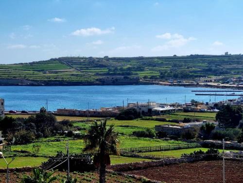 San Tumas Apartment | Peaceful penthouse with views 3 min walk to the beach