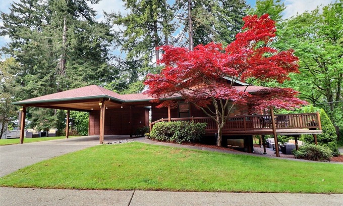 Education Hill Apartment | Peaceful place mins to downtown with workspace and kitchen