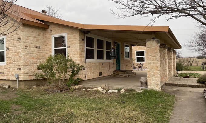 Weatherford House | Peaceful Rest Ranch - Escape the Ordinary