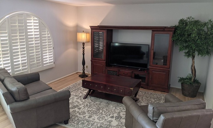 Mesa House | Peaceful Retreat Home in 55+. Golf, Fishing & Emergency Services in Community.