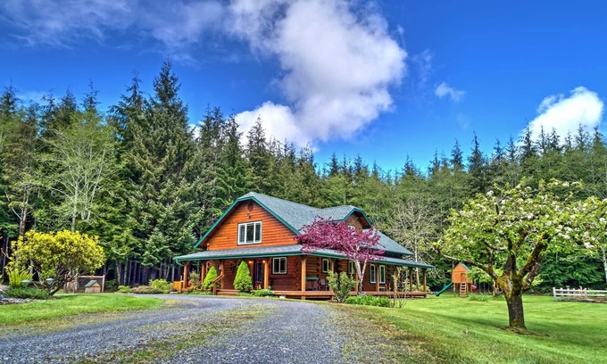 Forks House | Peaceful Retreat on 10 Acres < 7 Miles to La Push