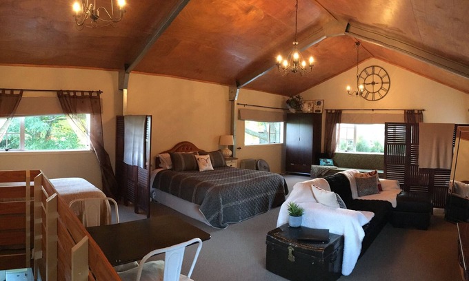 Pukeatua Cottage | Peaceful self contained unit set in the country