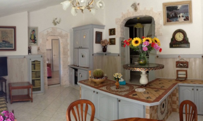 Aubagne House | Peaceful setting at the foot of the Garlaban