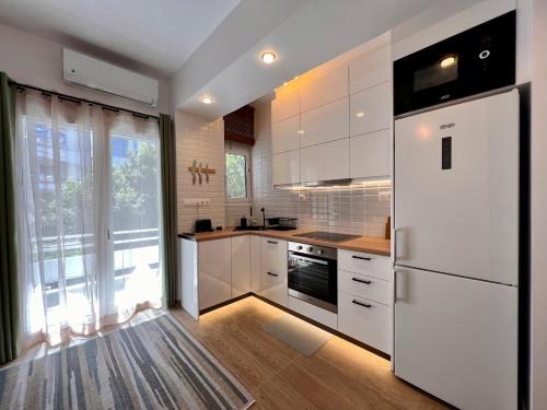 Voula Apartment | Peaceful Studio 2 mins from beach and main square