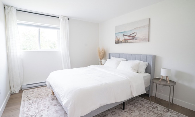 Armstrong House | Peaceful Suite near Vernon/Armstrong