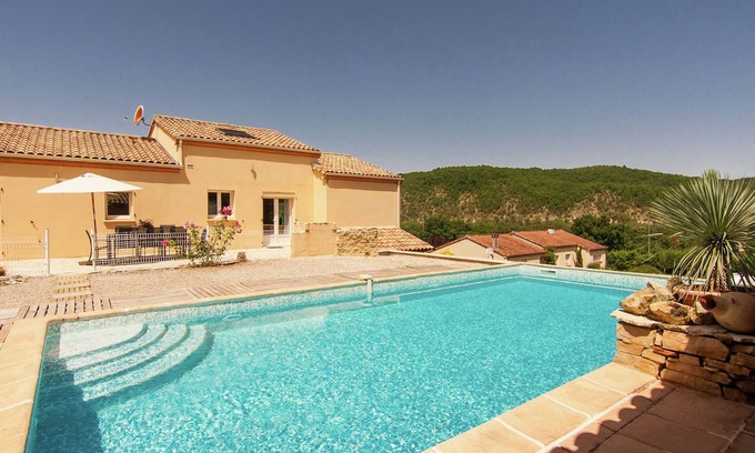 Calamane Villa | Peaceful Villa in Calamane with Private Pool