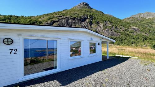 Flakstad Ski Chalet | Peaceful village of Nesland