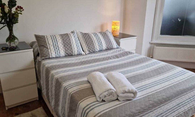 Dudden Hill Apartment | Peaceful well equipped flat near central London
