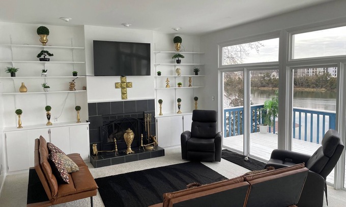 West End House | PEACH JAM-GORGEOUS RIVERFRONT "WOW" RETREAT OVERLOOKING THE SAVANNAH RIVER!