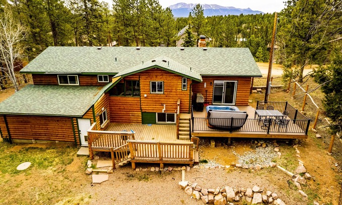 Spring Valley House | Peakview Cabin - Mountain Getaway to Pikes Peak