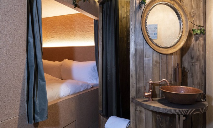 Saint-Ursanne Hotel | Peanut Medieval Lodge