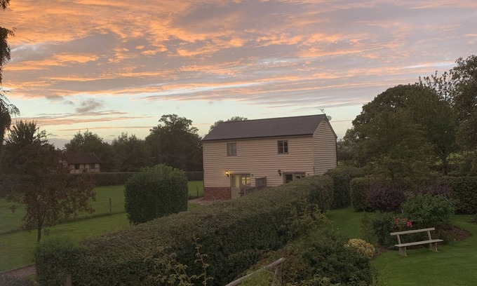 Bodenham Cottage | Pear Tree Cottage. 2-bedroomed cottage. Short breaks welcome. Free Wifi