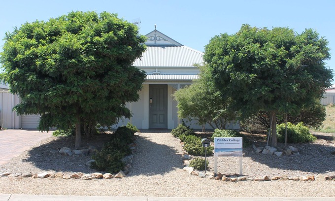 Normanville House | Pebbles Cottage in Normanville