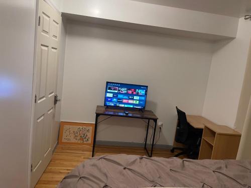 Newark Bed & Breakfast | Peculiar 153