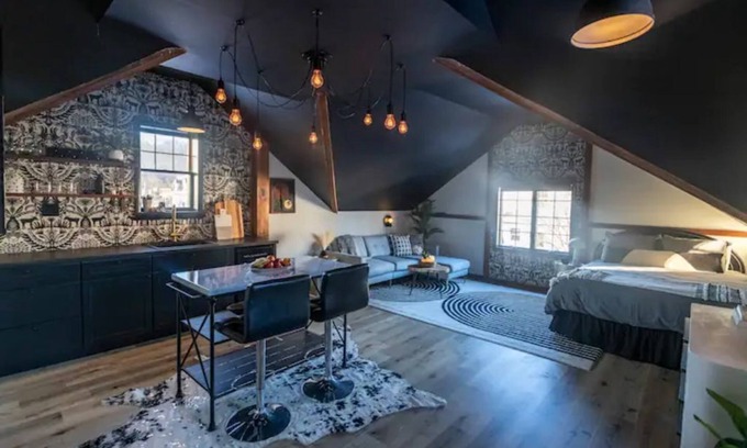 Peekskill House | Peekskill Carriage House Downtown Studio