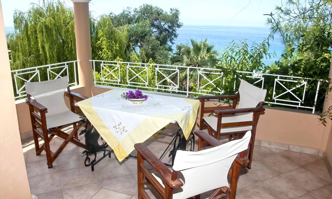 Sinarades House | Pelekas Beach Apartments "Tonia".