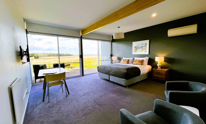 St Helens House | Pelican Point Tasmania
