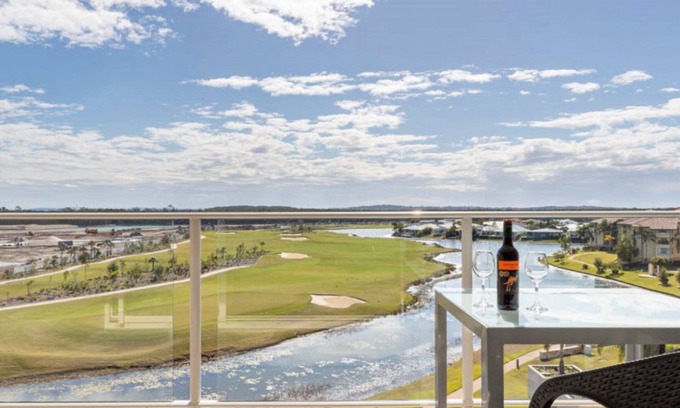 Pelican Waters Apartment | PELICAN WATERS RESORT UNIT 424