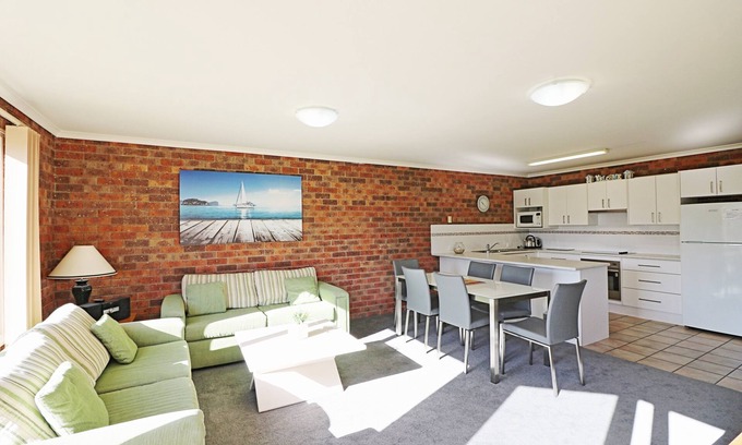 Merimbula Apartment | Pelican Waters Unit 2, ground level accommodation