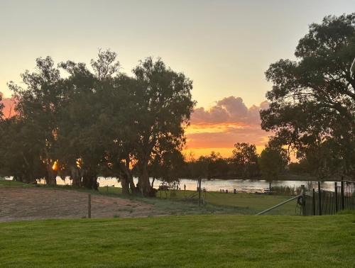Wentworth Apartment | Pelicans on the Darling