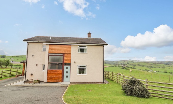 Llannefydd Cottage | PEN BRYN LLAN, family friendly, country holiday cottage in Llannefydd