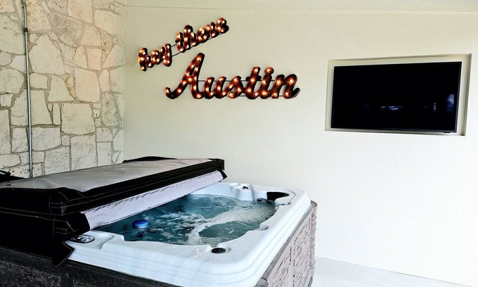 Austin House | PENION ON THE HILL - SPACIOUS YARD FOR KIDS/ADULTS! JACUZZI SPA for 7!
