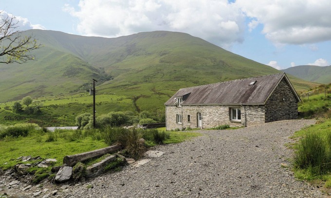 Dinas Mawddwy Cottage | PENNANT TIGI UCHAF, family friendly, with open fire in Dinas Mawddwy