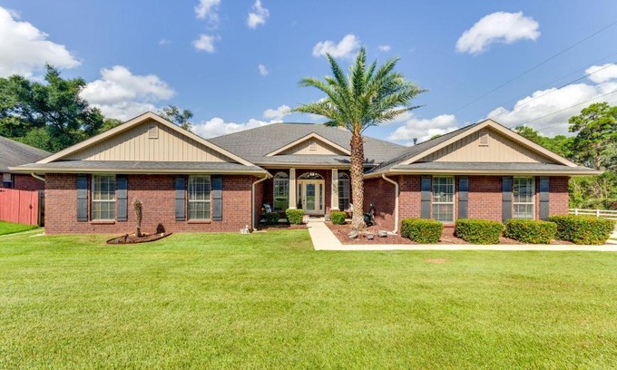 Brent House | Pensacola Home with Private Lanai, 9 Mi to Downtown!