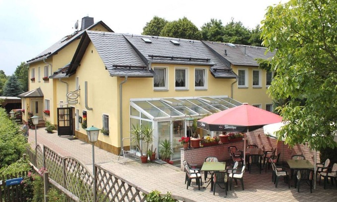 Jocketa Bed & Breakfast | Pension & Restaurant Gockescher Hahn - Family room 2, shower, WC