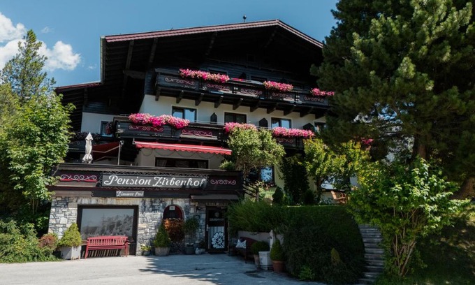 Schildlehen House | Pension Zirbenhof