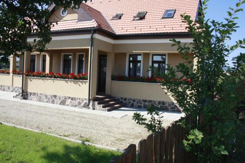 Joseni House | Pensiune AgroTuristica Horváth-Kert