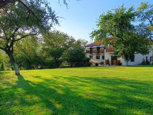 Poieni House | Pensiunea Agroturistica Ica