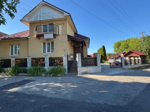 Sapinta House | Pensiunea Anca Sapanta-primeste carduri de vacanta