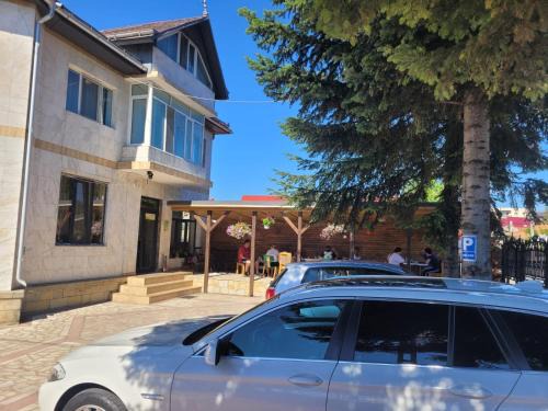 Tirgu Ocna House | Pensiunea Trei Brazi