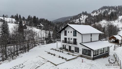 Campulung Moldovenesc House | Pensiunea WhiteRiver