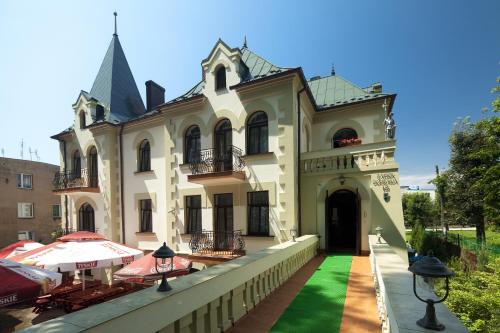 Busko-Zdroj Bed & Breakfast | Pensjonat Zamek Dersława