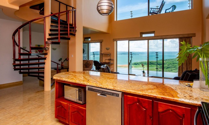 Naranjos Agrios Condo | PENTHOUSE in LAKE ARENAL with POOL, FULL KITCHEN