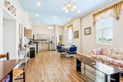 South 7th Ward Apartment | Penthouse on Claiborne