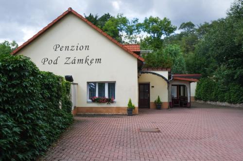 Pruhonice House | Penzion Pod Zámkem
