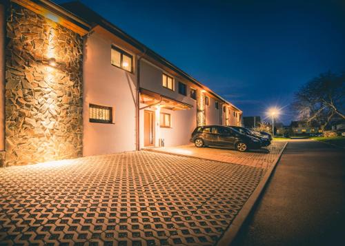 Blatnicka House | Penzion Víno Hruška Blatnička